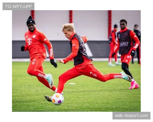 专访拜仁慕尼黑体育主管弗罗因德，谈论球队的长期规划与转会策略。